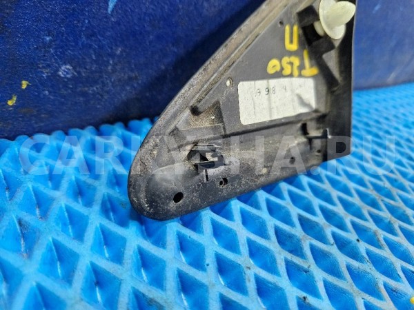 Декоративная накладка треугольник Avensis T250 Toyota Avensis оригинальный номер 60118-05010