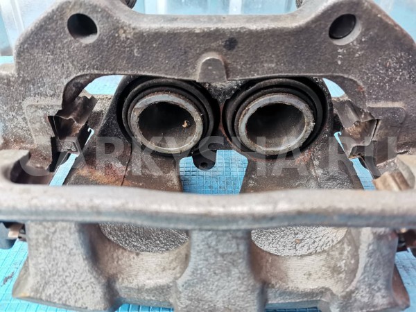 Суппорт передний левый Mercedes GLK X204 Mercedes-Benz CLK-klasse 