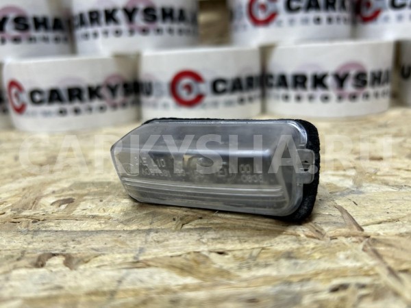 Фонарь освещения номерного знака Toyota Camry VII (XV50) оригинальный номер 81270-33081