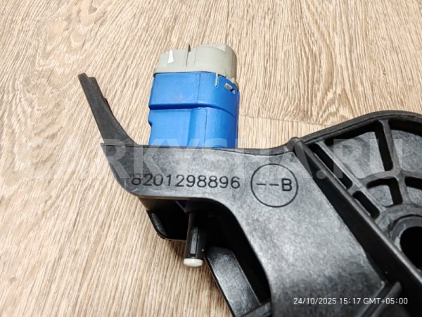 Педаль сцепления Nissan Terrano 2018 465037621R F4R Nissan Terrano 