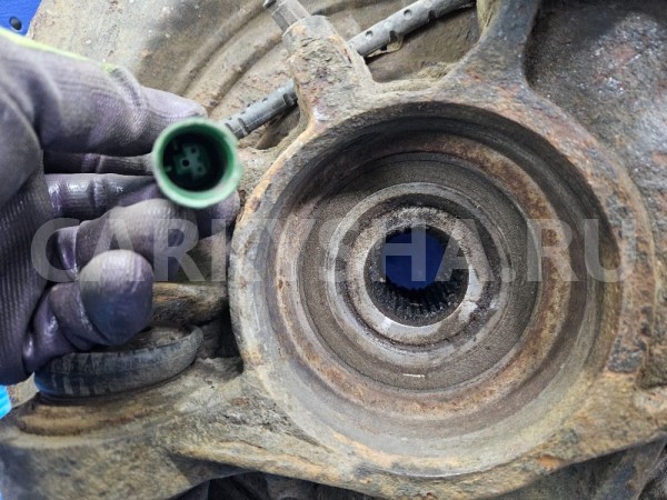 Кулак поворотный задний левый Range Rover 3 L322 Land Rover Range Rover оригинальный номер RLH 000070