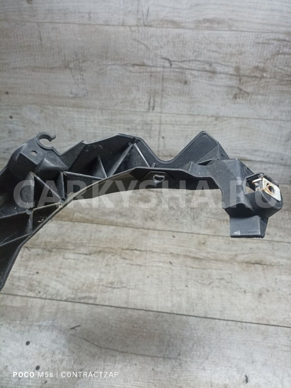 Крепление левой фары BMW E90 BMW 3er оригинальный номер 15857711