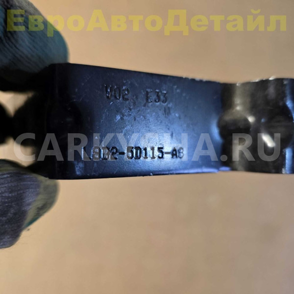 Кронштейн теплозащиты Land Rover Defender 2 L663 Land Rover Defender оригинальный номер LR133067