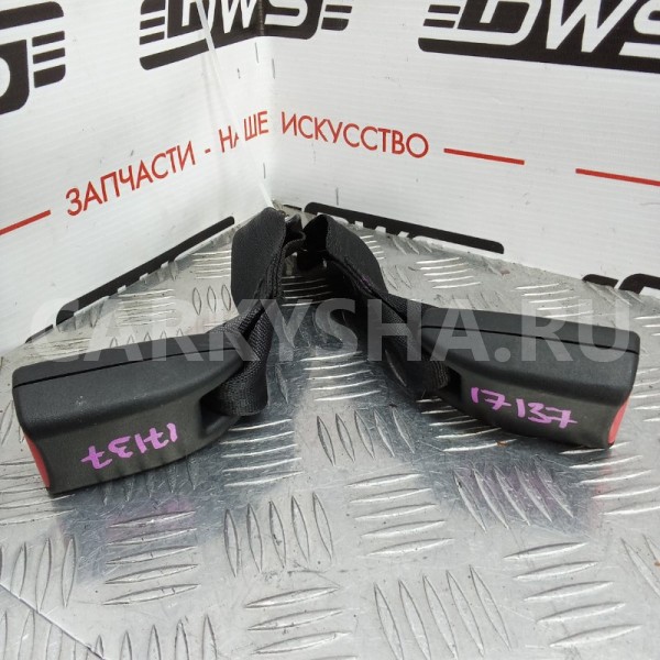 Замок ремня безопасности Mitsubishi Pajero 