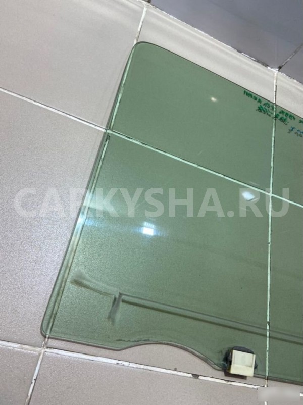 Стекло в дверь заднее левое Nissan March 1997 г Nissan March 