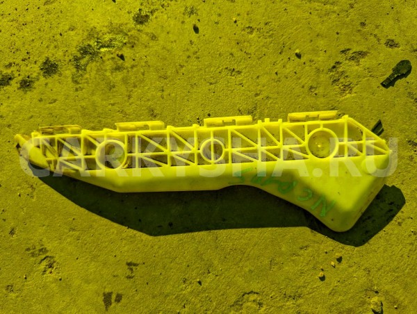 Крепление бампера Toyota Ractis 