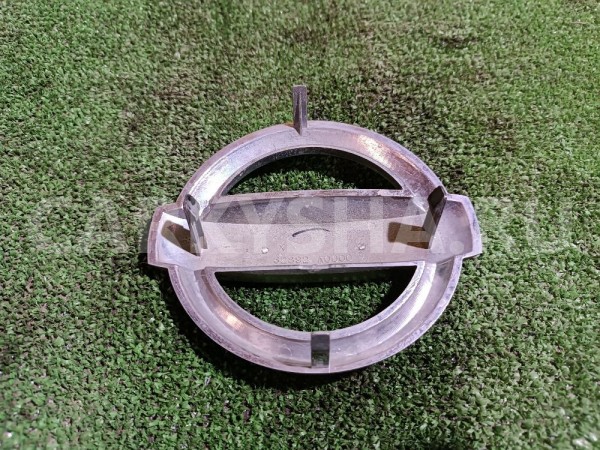 Эмблема Nissan Stagea 