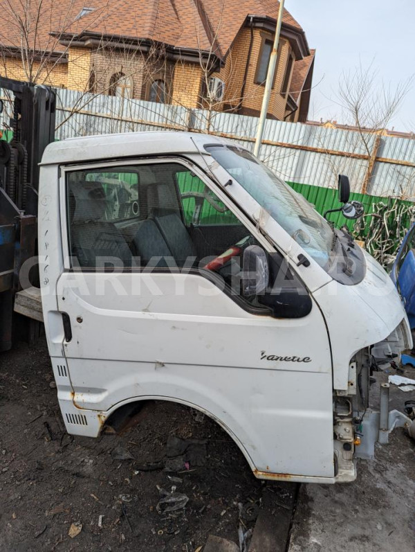 Кабина Nissan Vanette 