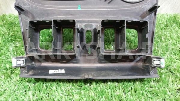 Накладка торпедо центральная Renault Logan 2019 Renault Logan 