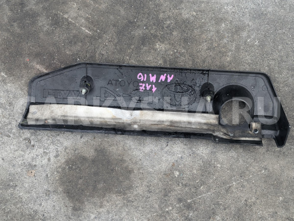 Декоративная крышка двс Toyota ISis 