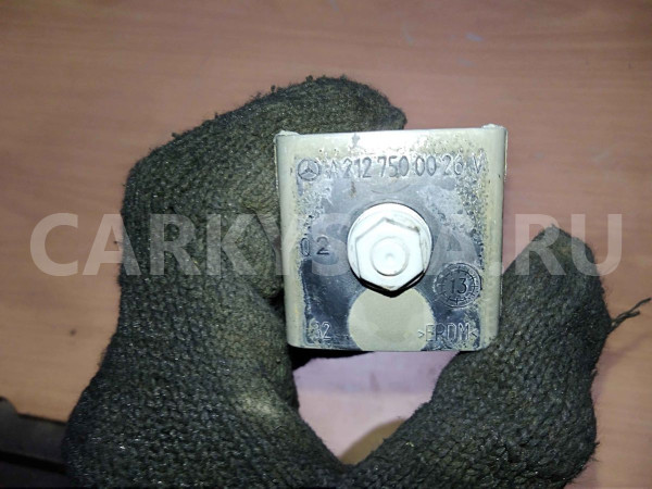 Отбойник крышки багажника Mercedes-Benz E-класс W212/S212/C207/A207 рестайлинг (2013—2016) Mercedes-Benz E-klasse оригинальный номер a2127500026