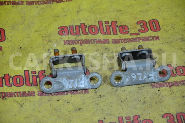 Петля крышки багажника Toyota Auris 