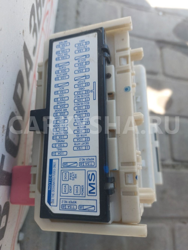 Блок предохранителей Toyota Avensis T270 Toyota Avensis оригинальный номер 8273005140