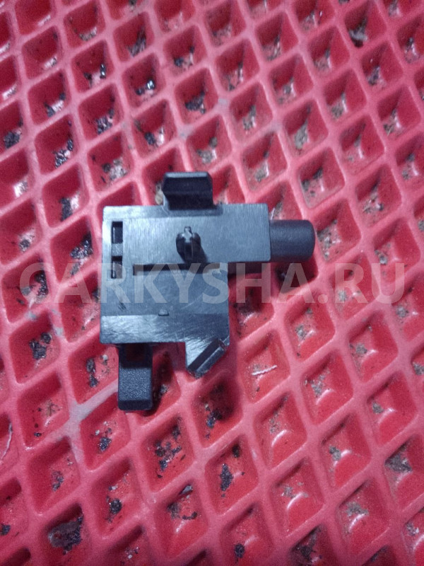 Концевик  стояночного тормоза Volkswagen golf plus Volkswagen Golf Plus оригинальный номер 1J0947561