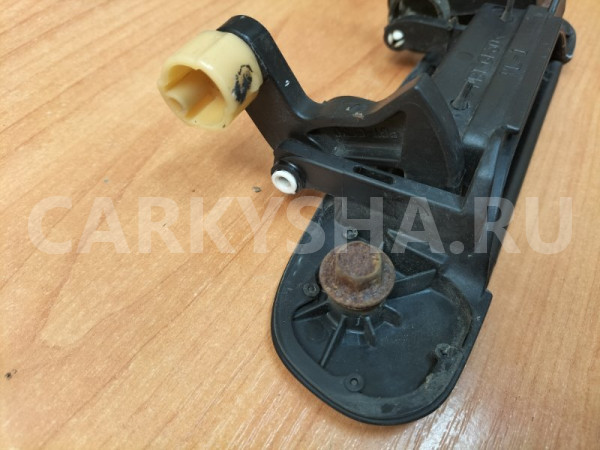 Ручка двери наружная задняя левая Mazda Familia Mazda 2 оригинальный номер B25D73410B