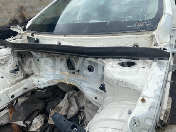 Уплотнитель капота Mercedes A W176 Mercedes-Benz A-klasse оригинальный номер A1768310042