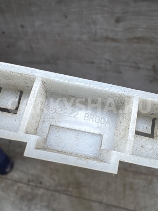 Кронштейн переднего бампера правый qashqai J10 Nissan Qashqai оригинальный номер 62222br00a