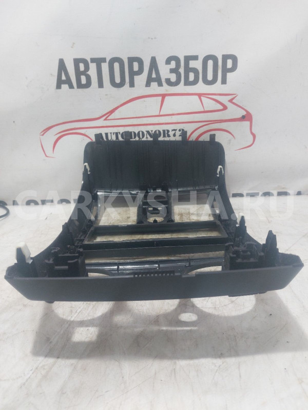 Рамка магнитолы Hyundai Getz Hyundai Getz оригинальный номер 847401c550