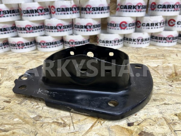 Кронштейн рычага задней подвески левый Toyota Corolla XII (E210) – седан оригинальный номер 48727-02040