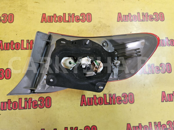 Фонарь задний левый Toyota Corolla оригинальный номер 8156112A10