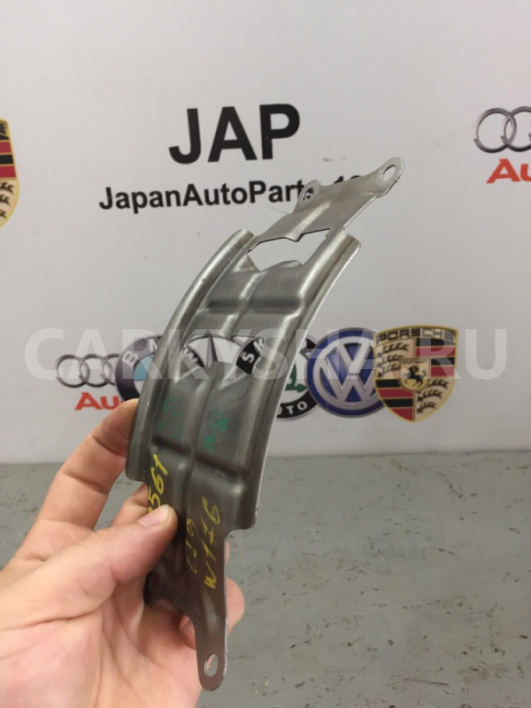 Маслоотражатель Mercedes-Benz A250 2014 Mercedes-Benz A-klasse 