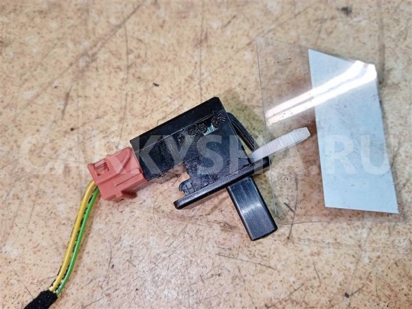 Название детали Выключатель концевой Модель Peugeot 408 Peugeot 408 оригинальный номер 633918