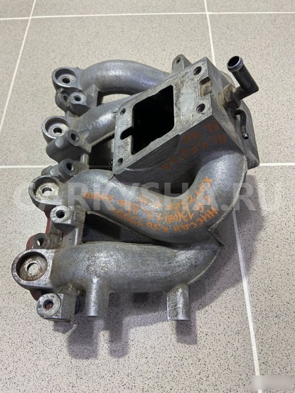 Впускной коллектор Nissan Cube 1999 г Nissan Cube 