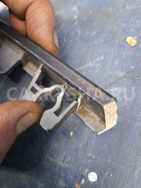 Накладка под фару передняя левая SsangYong Kyron 1 Ssang Yong Kyron оригинальный номер 8310109150