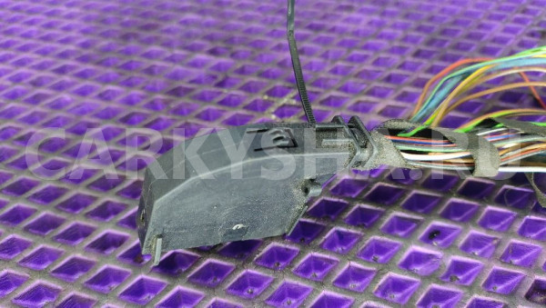 Разъем 2105451828 Mercedes-Benz W210 Mercedes-Benz E-klasse оригинальный номер 2105451828