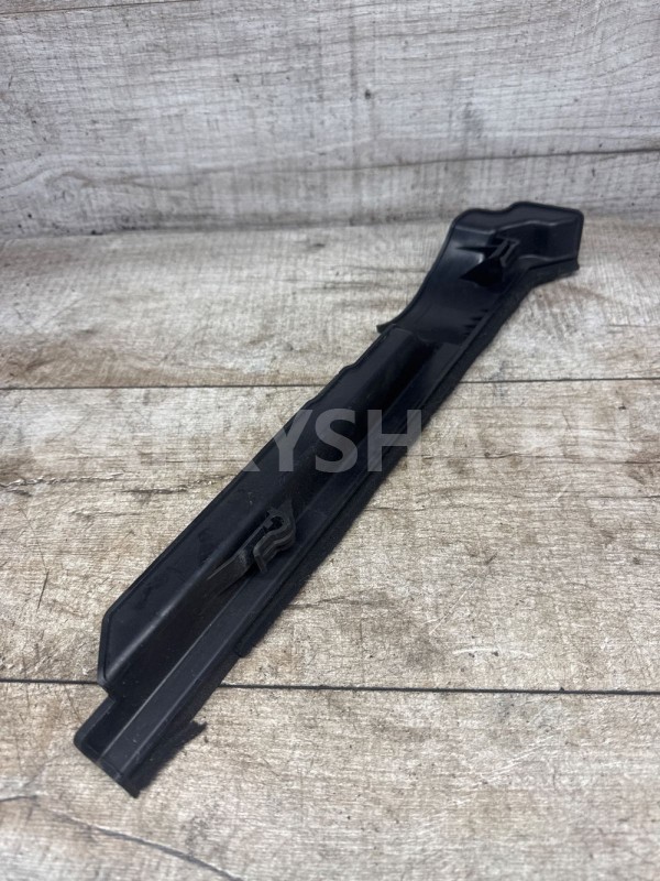 Дефлектор радиатора Hyundai IX35 левый Hyundai ix35 оригинальный номер 291352y000