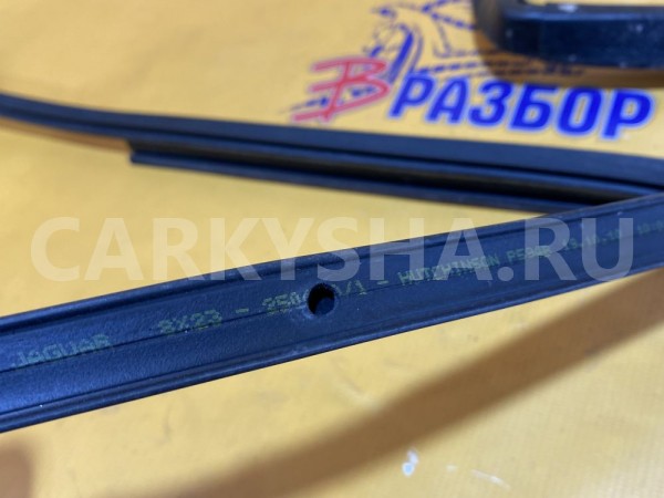 Уплотнитель двери задний правый Jaguar XF X250 Jaguar XF оригинальный номер C2Z11446