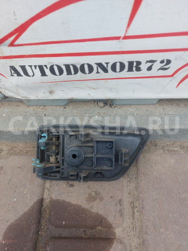 Ручка двери внутренняя правая Hyundai Getz Hyundai Getz оригинальный номер 826201C000