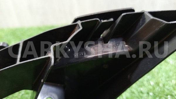 Кронштейн (крепление) фонаря задний левый Lexus Lexus NX оригинальный номер 5256378010