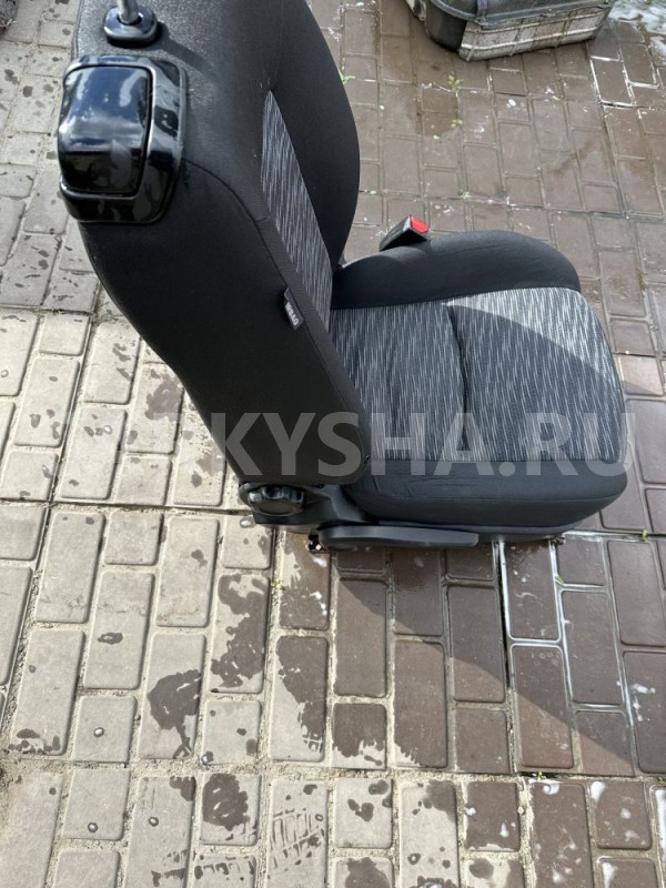 Сиденье переднее правое Kia Ceed ED купэ Kia Cee'd оригинальный номер 883031H401351