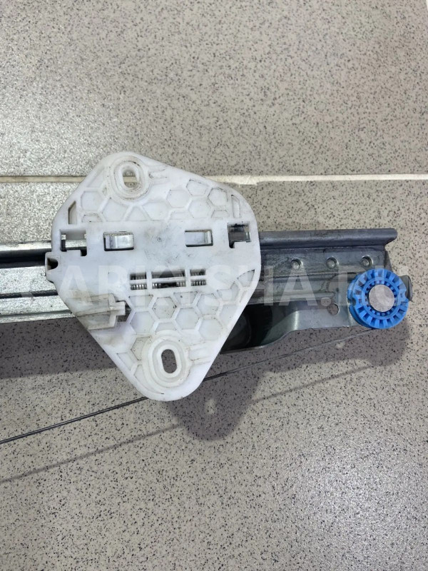 Стеклоподъемник передний правый Renault Logan 2012 Renault 15 оригинальный номер 400727G