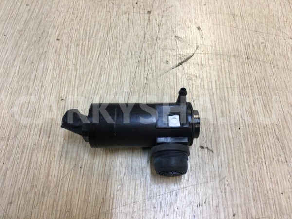 Насос омывателя лобового стекла Toyota Camry VIII (XV70) оригинальный номер 85330-33070