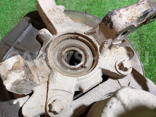 Кулак поворотный передний левый Fiat Albea 