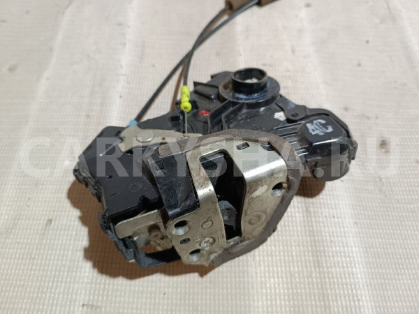 Замок двери передней правой Toyota Camry оригинальный номер 6903006200