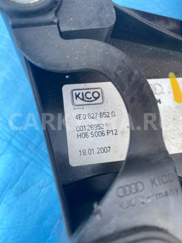 Доводчик двери багажника Audi A8 D3 4E Audi 200 оригинальный номер 4E0827852G