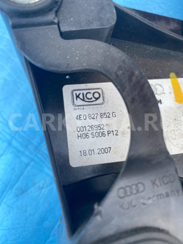 Доводчик двери багажника Audi A8 D3 4E Audi A8 