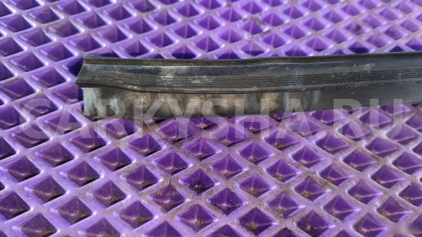 Бархотка двери передней левой Mercedes-Benz W210 Mercedes-Benz E-klasse 