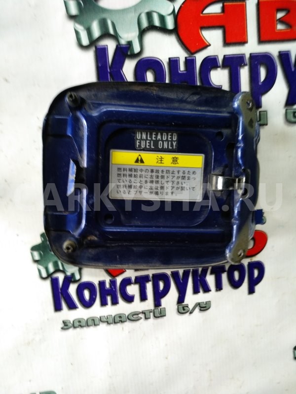 Лючок топливного бака Nissan Liberty 