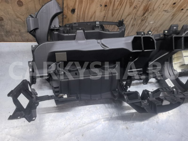 Торпедо Nissan Serena 