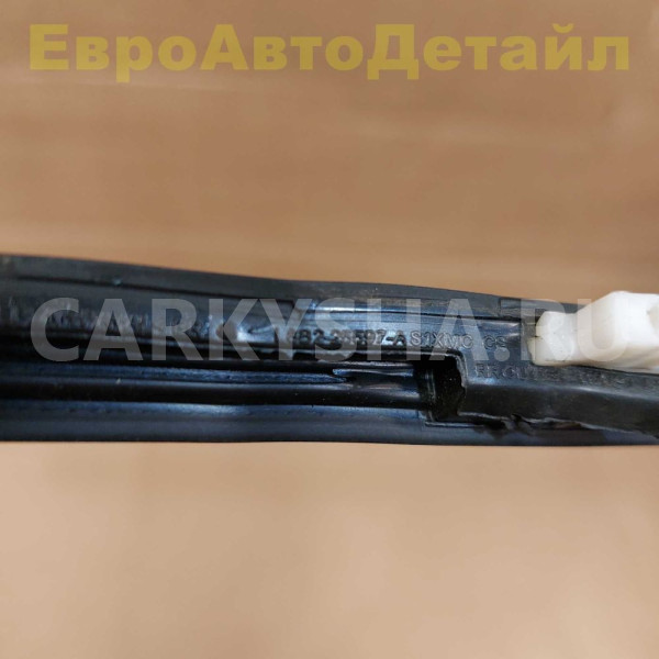 Уплотнитель стекла двери Land Rover Defender L663 Land Rover Defender оригинальный номер LR175421