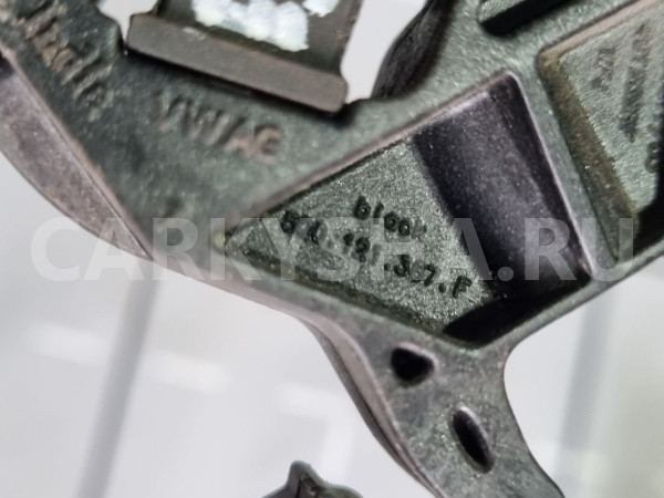 Кронштейн радиатора Audi A3 8Y (2020—2026) Audi A3 оригинальный номер 5Q0121367F