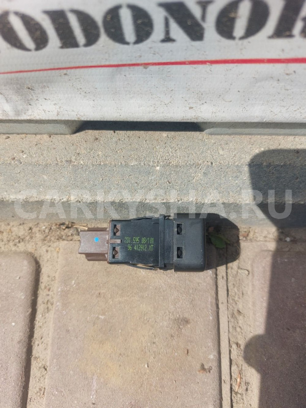 Выключатель подушки безопасности Peugeot 308 Citroen C3 оригинальный номер 96413912XT