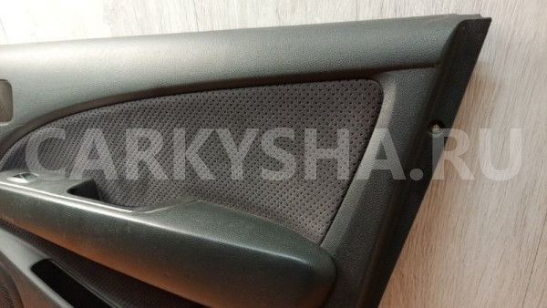 Обшивка двери (дверная карта) передняя правая Mitsubishi i оригинальный номер MR456050