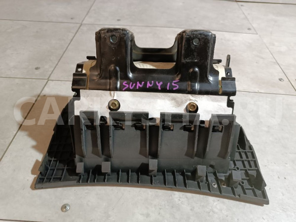 Подушка безопасности в торпедо Nissan Sunny оригинальный номер 682904M400