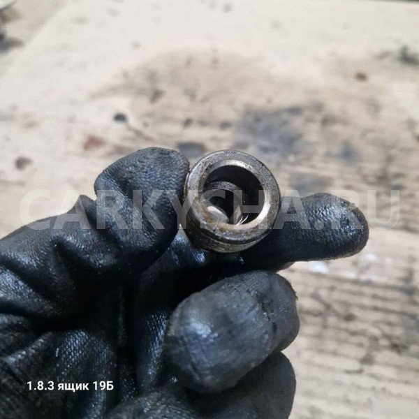 Болт крепления масляного фильтра Toyota, 1zz fe Toyota Avensis 