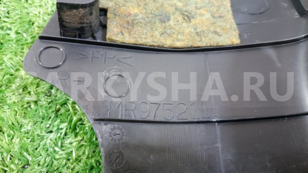 Обшивка стойки кузова нижняя передняя правая Mitsubishi i оригинальный номер MR975211